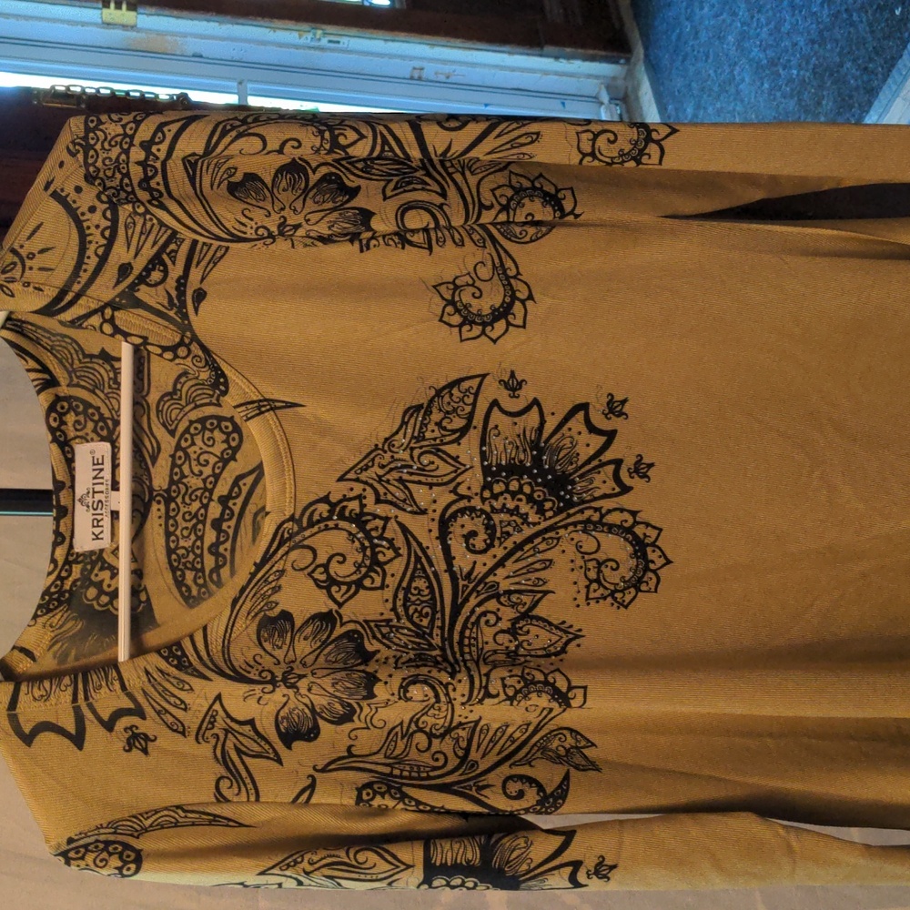 Sparkling tunic top. Lovingly used 💜 Large